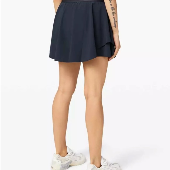 Court rival skirt size 4 tall - Picture 3 of 3